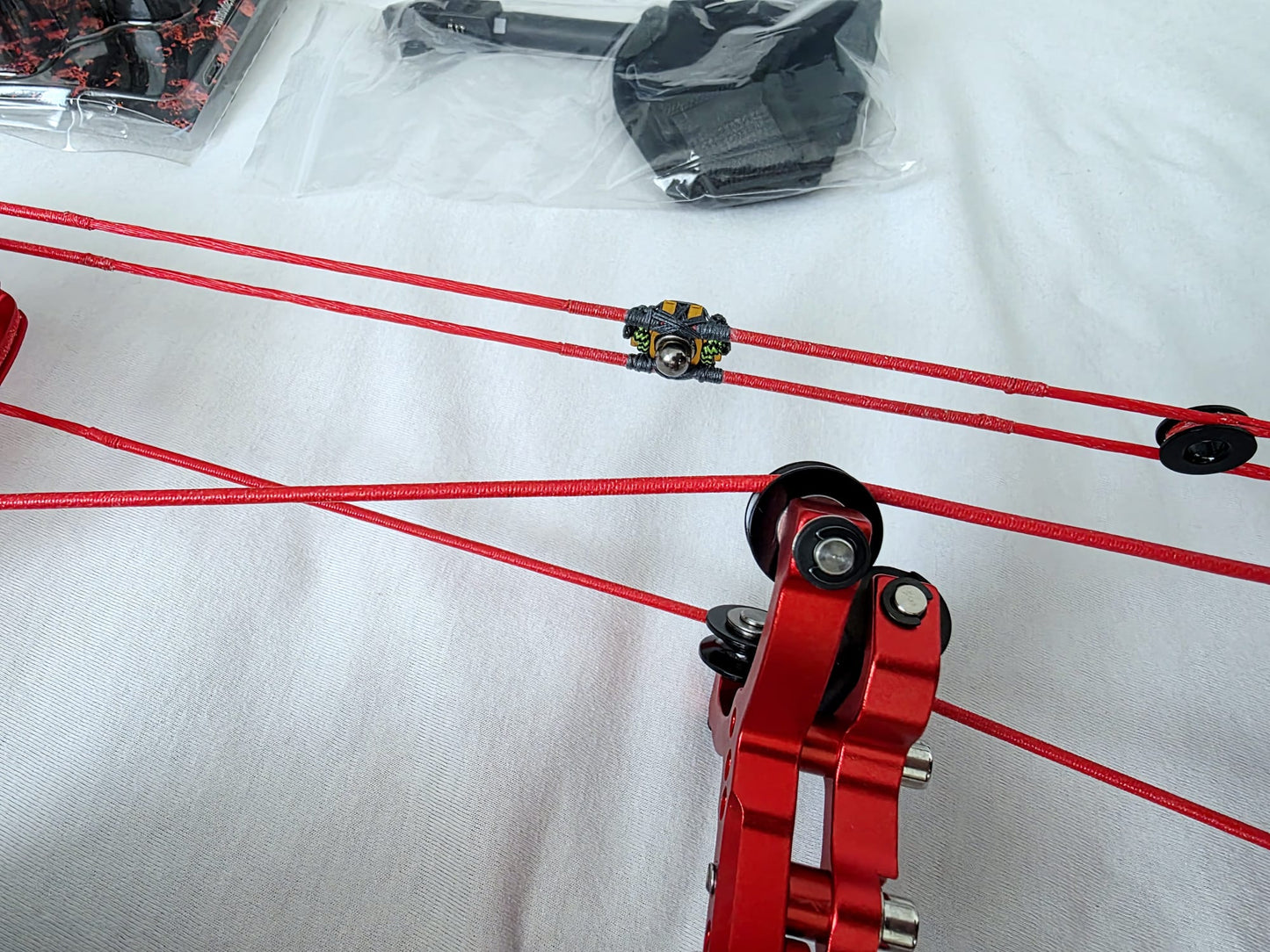 Hunter – Arc compus cu dublă funcționalitate: bile și săgeți