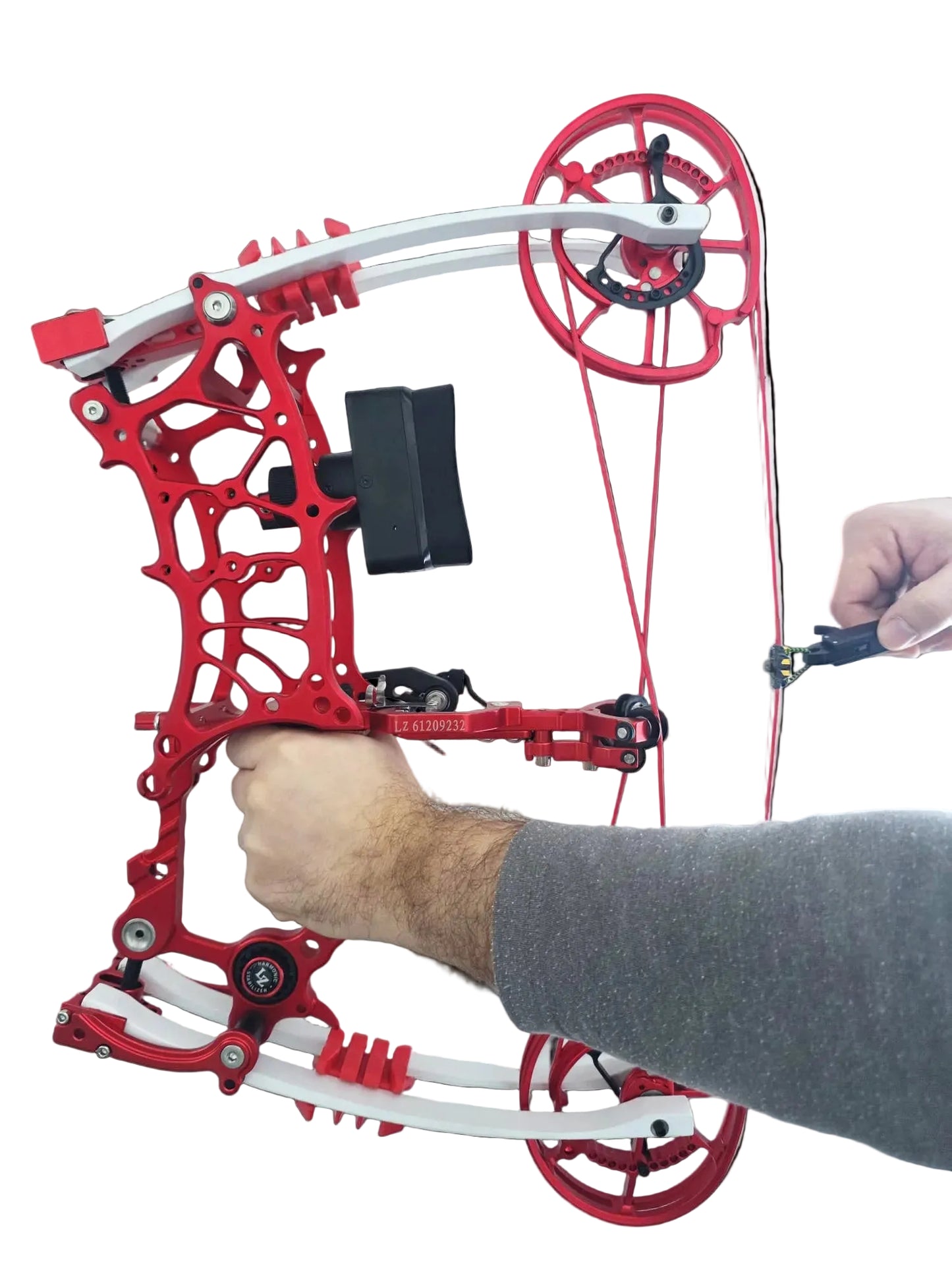 Hunter – Arc compus cu dublă funcționalitate: bile și săgeți